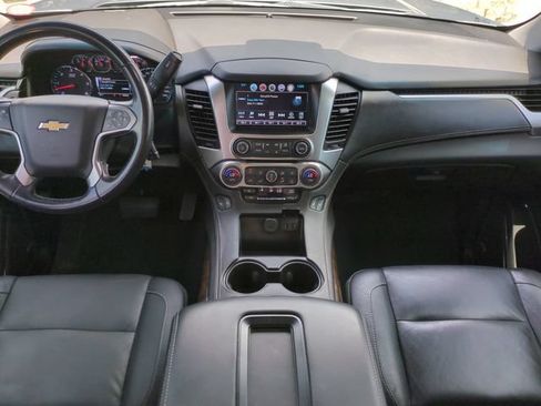 Used 2019 Chevrolet Suburban LT RWD image 18
