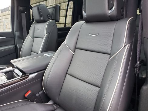 Used 2025 Cadillac Escalade ESV Premium Luxury w/ Touring Package AWD/4WD image 36