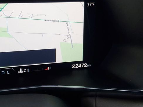 Used 2024 GMC Canyon Denali image 13