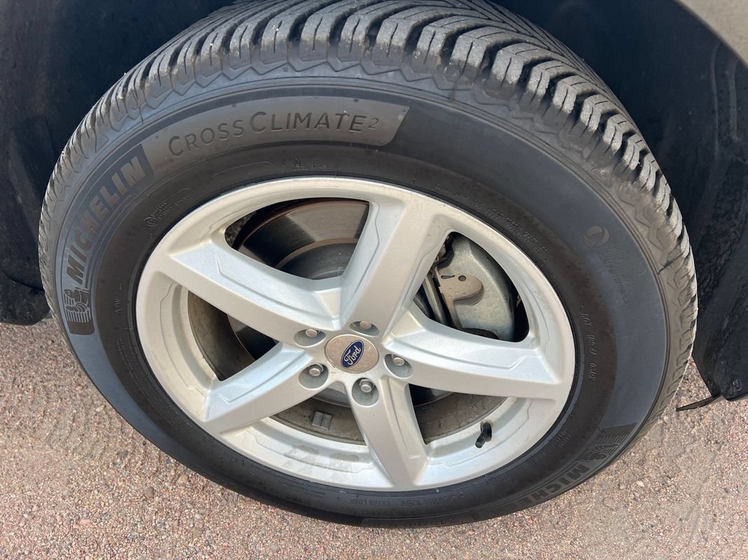 Used 2017 Ford Explorer XLT w/ Equipment Group 202A AWD/4WD image 9