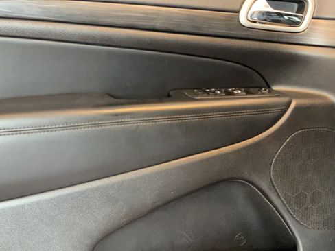 Used 2021 Jeep Grand Cherokee Laredo X RWD image 23