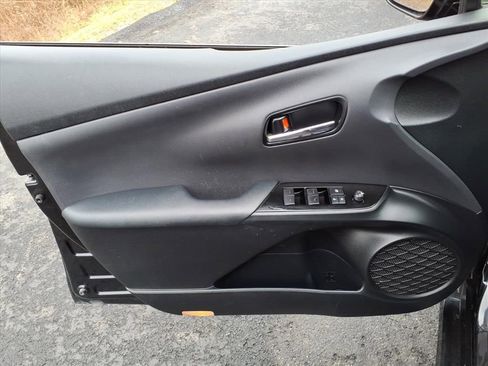 Used 2020 Toyota Prius L Eco image 12