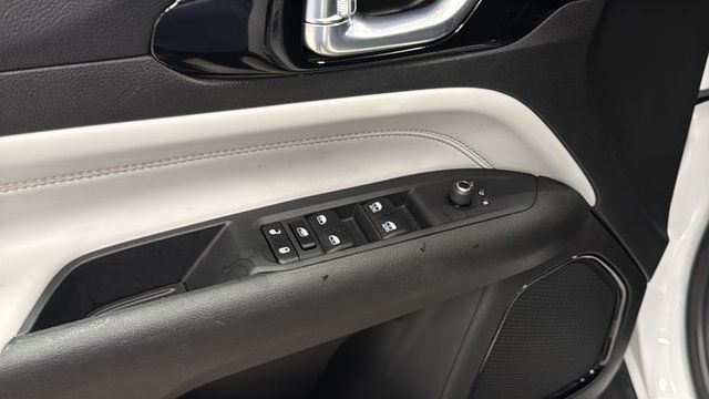 Certified 2025 Jeep Compass Limited AWD/4WD image 19