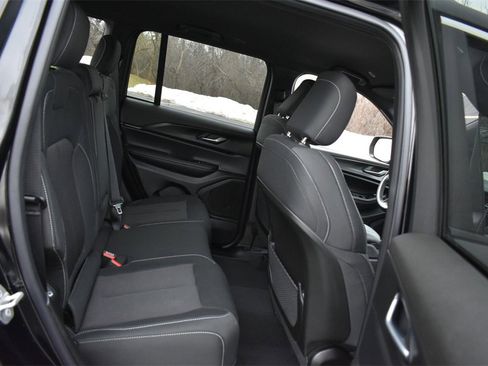 Used 2025 Jeep Grand Cherokee Laredo w/ Luxury Tech Group I image 26