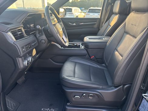 Used 2024 GMC Yukon XL Denali RWD image 18
