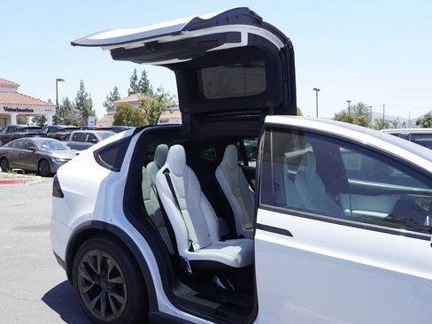 Used 2022 Tesla Model X Plaid AWD/4WD image 18