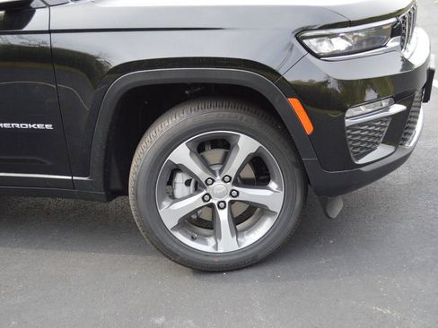 New 2025 Jeep Grand Cherokee Limited w/ Trailer Tow Package AWD/4WD image 3