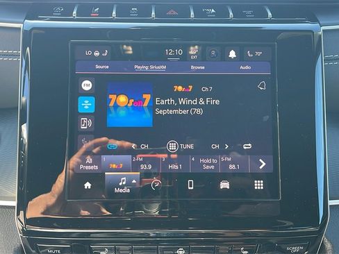 New 2025 Jeep Grand Cherokee Altitude image 24