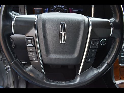 Used 2017 Lincoln Navigator Select image 13