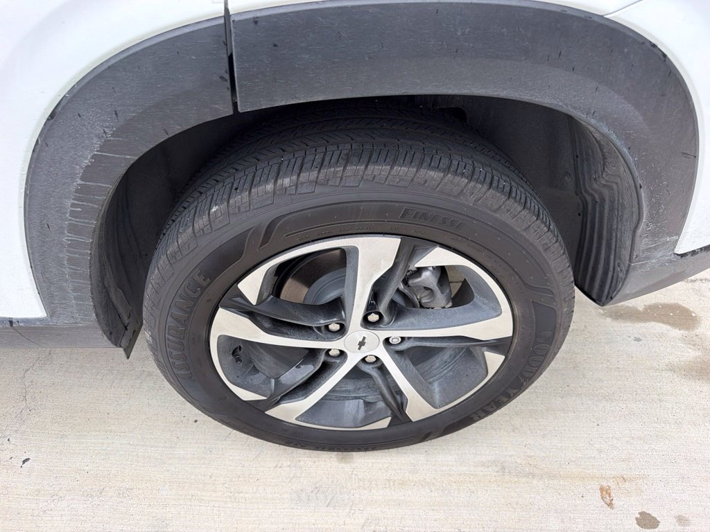 Used 2025 Chevrolet Trax RS w/ Driver Confidence Package FWD image 5