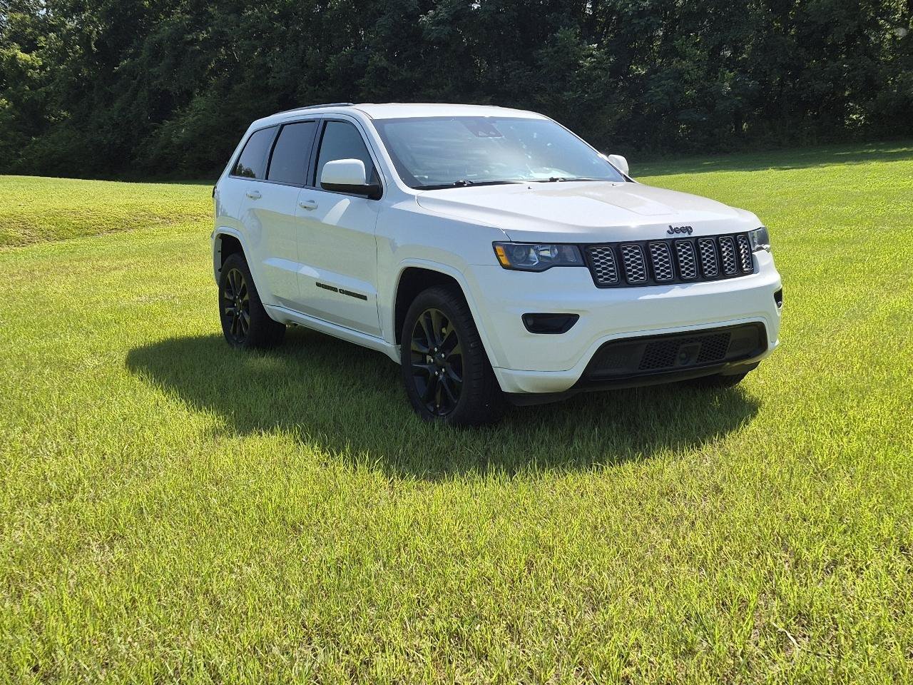Used 2022 Jeep Grand Cherokee Laredo X RWD image 13
