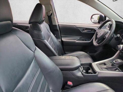 Used 2020 Toyota RAV4 XLE Premium FWD image 21