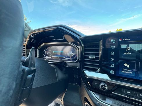 Used 2025 Chevrolet Silverado 1500 LTZ image 28