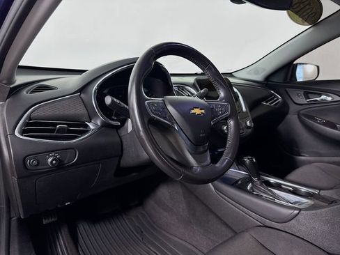 Used 2018 Chevrolet Malibu LT image 9
