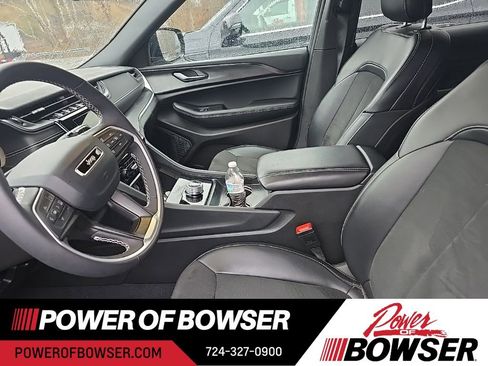 Used 2025 Jeep Grand Cherokee L Altitude image 10