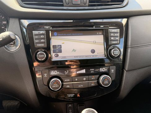 Used 2017 Nissan Rogue SL w/ SL Premium Package AWD/4WD image 32