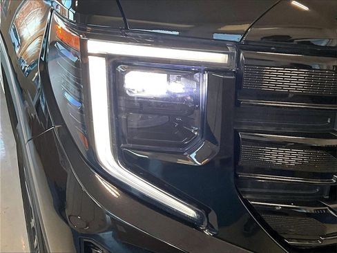 Used 2024 GMC Sierra 1500 Elevation image 32