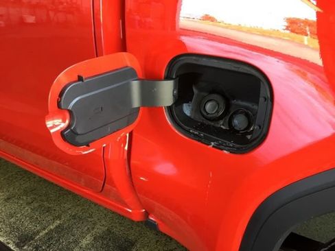 New 2026 GMC Sierra 1500 SLE image 14