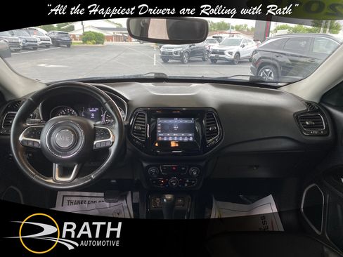 Used 2019 Jeep Compass Latitude FWD image 16
