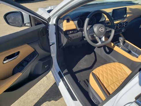 New 2025 Nissan Sentra SV w/ SV Premium Package FWD image 6