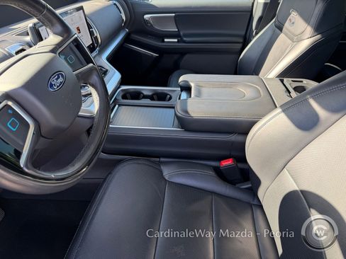 Used 2025 Ford Expedition Platinum AWD/4WD image 16