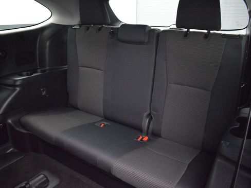 Used 2023 Toyota Highlander L FWD image 13