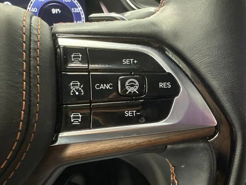 Used 2021 Jeep Grand Cherokee L Summit w/ Luxury Tech Group V AWD/4WD image 23