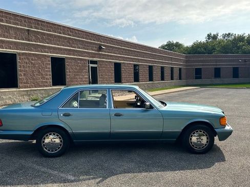 Used 1991 Mercedes-Benz 300 SE image 4
