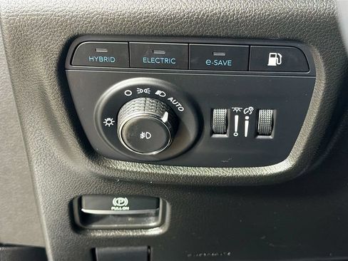Used 2023 Jeep Grand Cherokee Overland w/ Luxury Tech Group IV AWD/4WD image 12