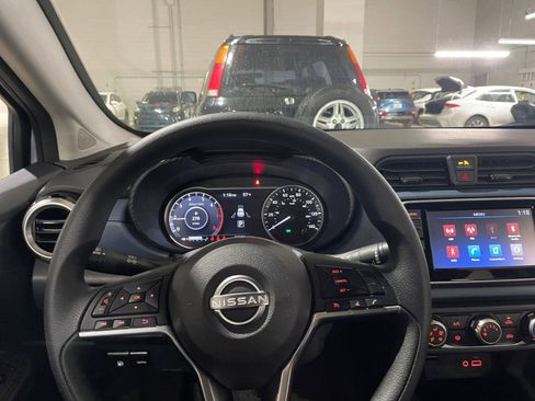 Used 2025 Nissan Versa SV image 33