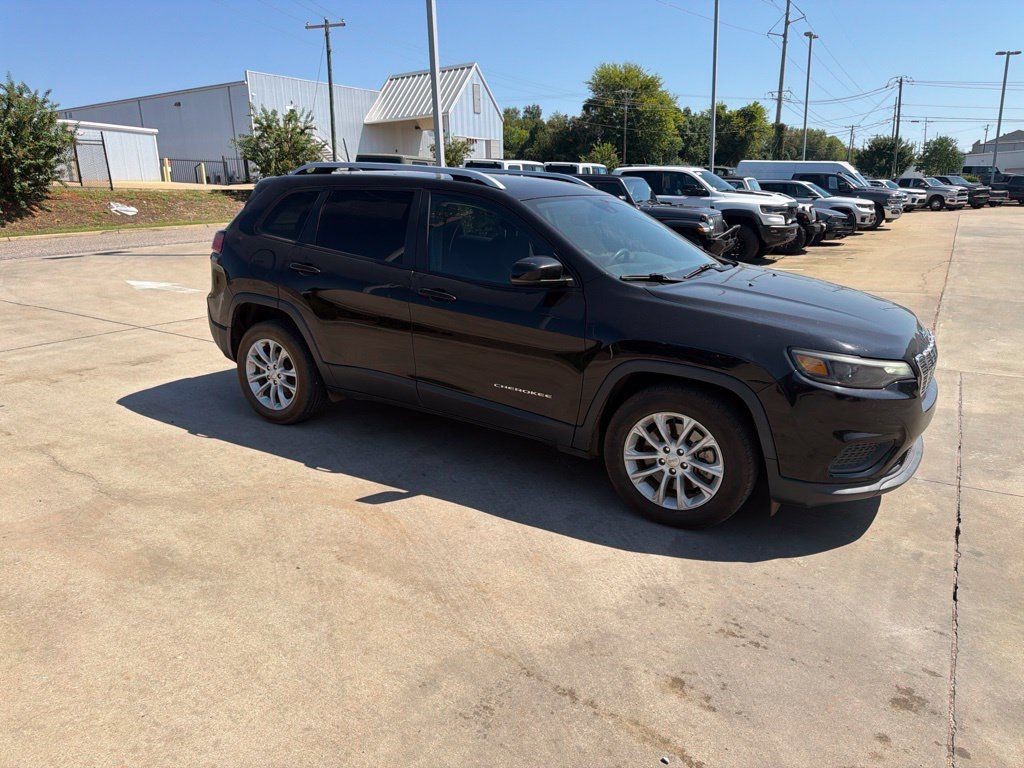 Used 2021 Jeep Cherokee Latitude FWD image 19