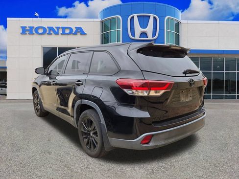 Used 2019 Toyota Highlander SE w/ Nightshade Edition AWD/4WD image 18