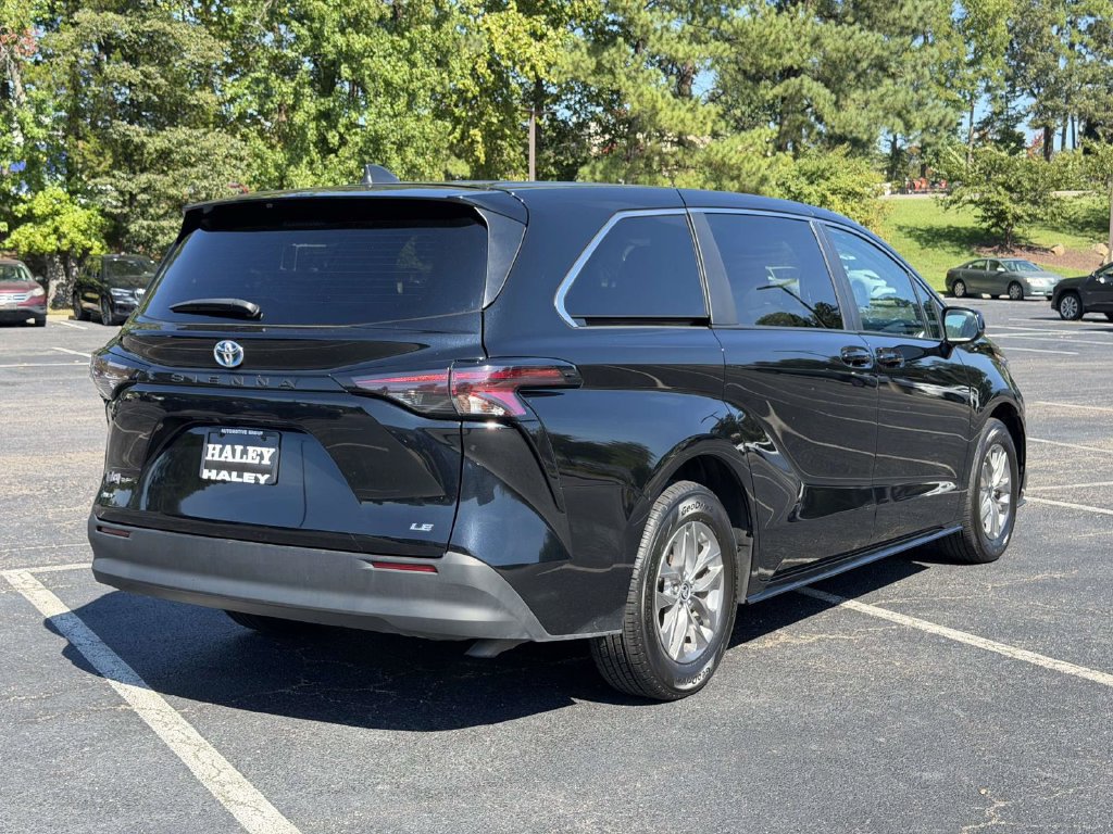 Used 2025 Toyota Sienna LE FWD image 20