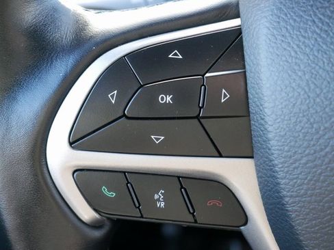 Used 2022 Jeep Grand Cherokee Laredo X image 25