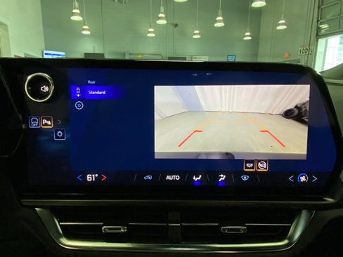 Used 2025 Chevrolet Equinox EV LT FWD image 23