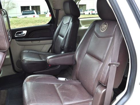 Used 2013 Cadillac Escalade Platinum image 18