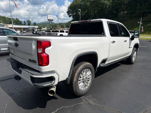 Used 2022 Chevrolet Silverado 3500 High Country w/ Z71 Off-Road Package AWD/4WD image 3