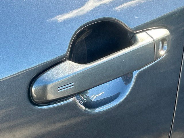 Used 2012 Toyota Camry XLE w/ Leather Pkg FWD image 6