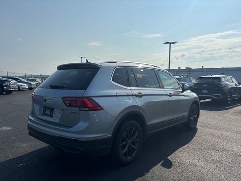 Used 2022 Volkswagen Tiguan SE AWD/4WD image 2
