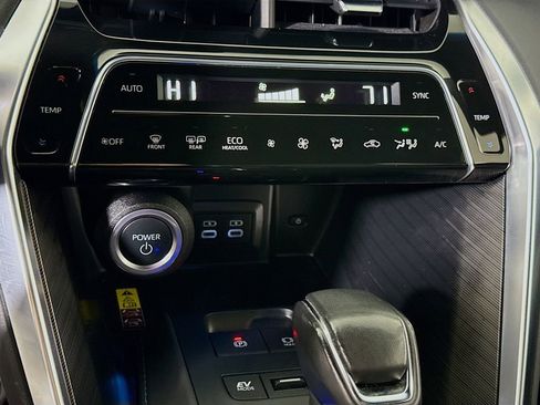 Certified 2023 Toyota Venza Nightshade image 8