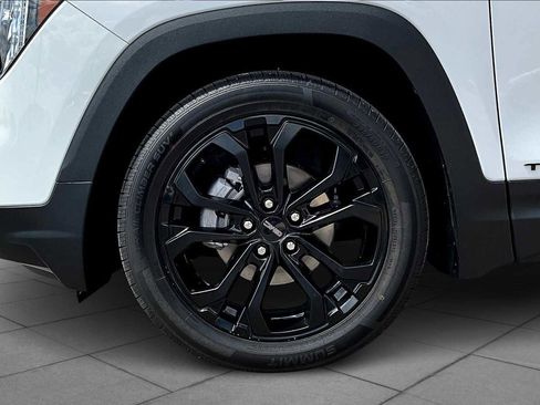Used 2022 GMC Terrain SLT w/ Elevation Edition image 10