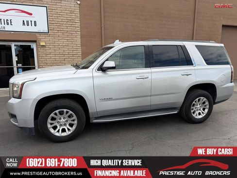 Used 2017 GMC Yukon SLT image 2