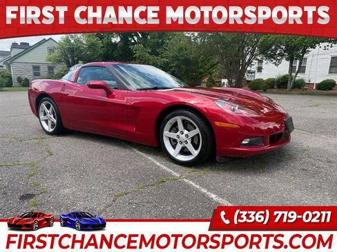 Used 2005 Chevrolet Corvette Coupe w/ Preferred Equipment Group RWD image 1