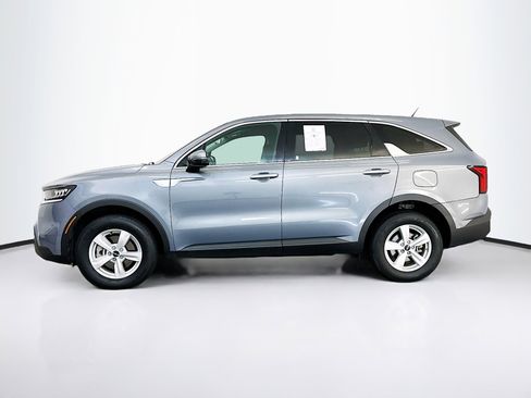 Used 2023 Kia Sorento LX image 4