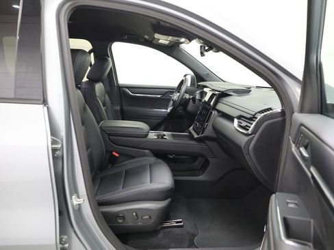 Used 2024 GMC Acadia Elevation w/ Luxury Package AWD/4WD image 9