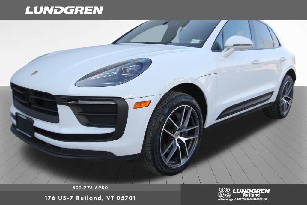 Used 2025 Porsche Macan AWD/4WD image 35