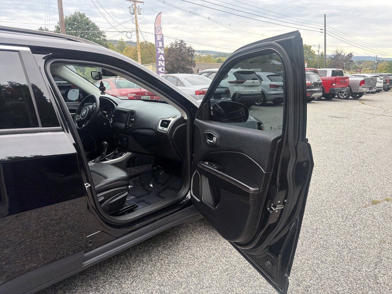 Used 2018 Jeep Compass Latitude w/ Popular Equipment Group AWD/4WD image 12