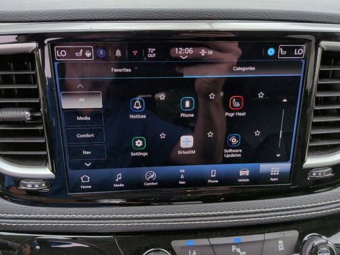 Used 2024 Chrysler Pacifica Limited FWD image 30