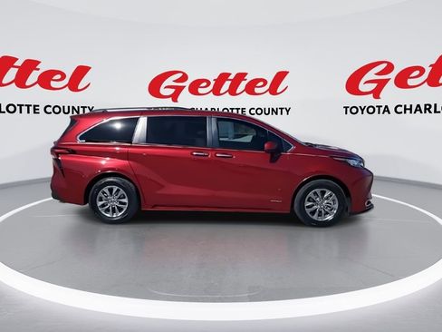 Certified 2021 Toyota Sienna XLE image 9