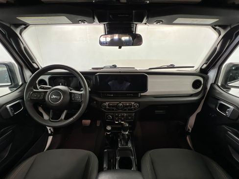 Used 2024 Jeep Wrangler Unlimited AWD/4WD image 9